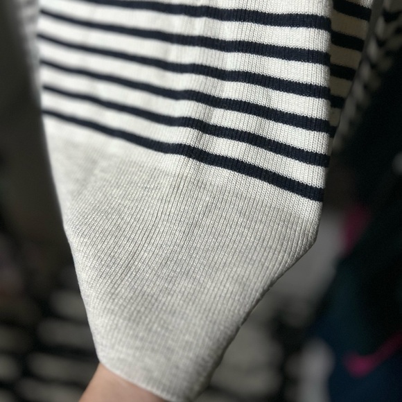 Loft Navy and White w/Gray Colorblock Sweater Women’s XS Soft Knit Crew Neck - Picture 6 of 7